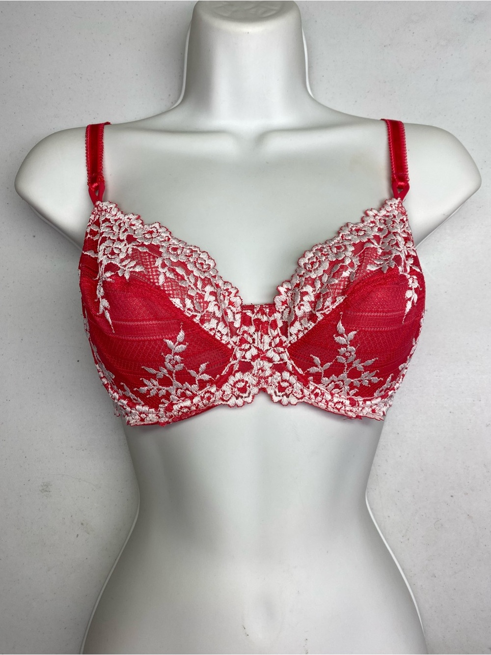 Wacoal PASTEL RED/WHT Underwire Demi, 32D. *P111